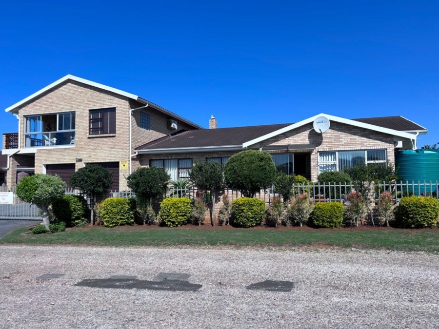 5 Bedroom Property for Sale in Wavecrest Eastern Cape